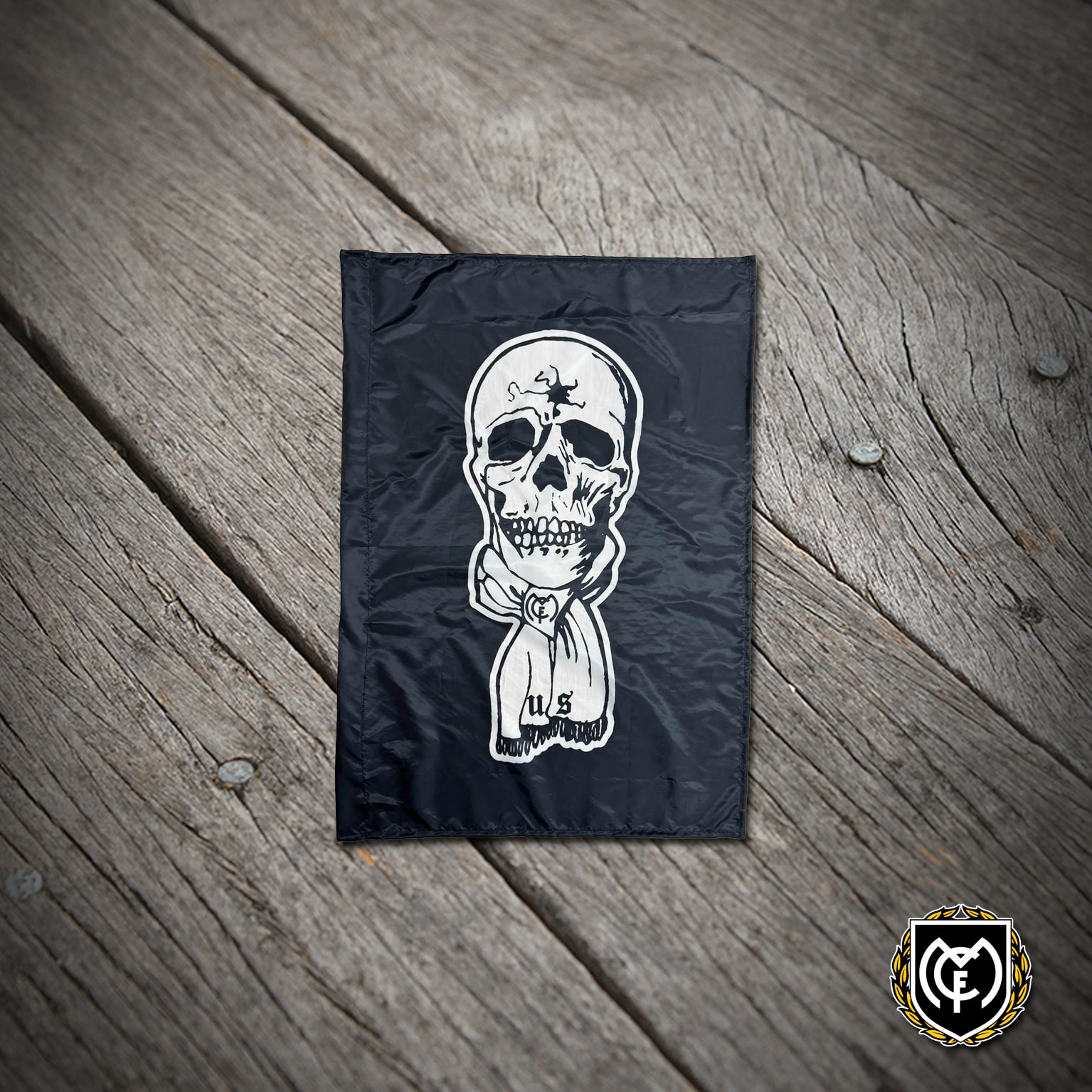 Mani bandera negra calavera